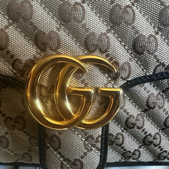 Gucci Marmont Small Shoulder Bag - Picture 4 of 8